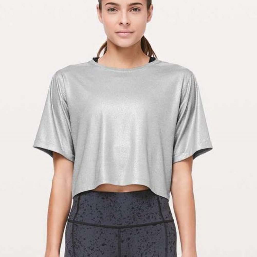 Lululemon silver metallic To the Beat Tee Size Medium.